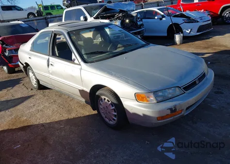 1996 Honda Accord Ex z USA, uszkodzony, nr VIN 1HGCD5560TA098457